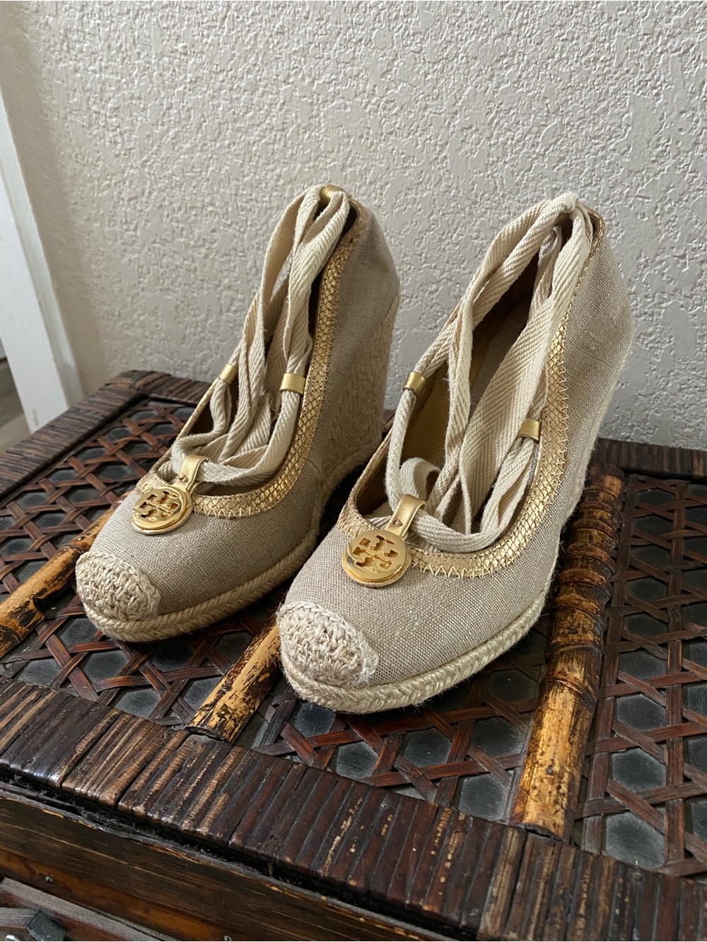 Tory Burch Cassie Beige Canvas Lace-Up Espadrille Wedges Size 5